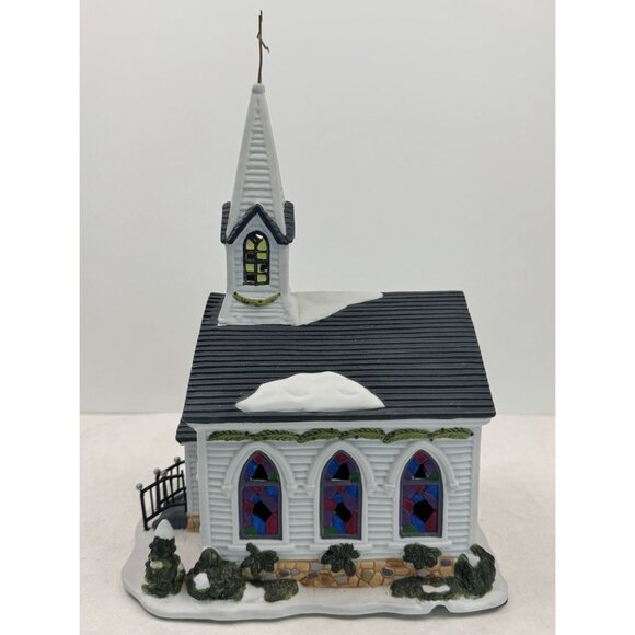 Vintage 2001 St Nicholas Square Wedding Chapel Lighted Christmas Village 9.75" - Picture 5 of 16